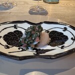 Itsuki - ◆淡路の鱧
      皮目を炭火でしっかり炙り身はレア仕上げに
      モロヘイヤとトマトのソース　　鱧のポテンシャルが素晴らしいです。レア仕上げに相応しいとんでもなく美味しい鱧でした♡ちゃんと着地点はイタリアン♪