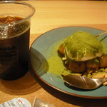 ティラミス専門店 リバーレ - ティラミス団子の抹茶とアイスコーヒー