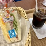キムラヤのパン - 料理写真:サンドイッチとアイスコーヒー