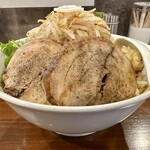 ヤマネコ軒 - 黒醤油特製豚そば並＋ヤサイマシ＋オロチ麺+ニンニク