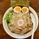 ヤマネコ軒 - 黒醤油特製豚そば並＋ヤサイマシ＋オロチ麺+ニンニク