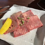 焼肉ホルモン ほるまさ - 厚切りタン塩