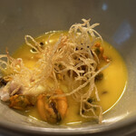 イタリアン オット - フランス・モン・サン・ミシェル産ムール貝のスープ　石鯛のヴァポーレ　根セロリのピューレ