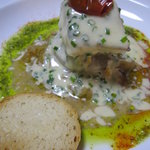 Ｂｉｓｔｒｏ　Ｒ - スズキのシャンパン蒸し、クルトンにソースを浸して