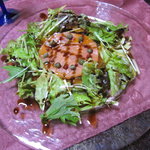 Ｂｉｓｔｒｏ　Ｒ - サーモンとタルタルのサラダ(中のタルタルはカンパチやレッドオニオン)