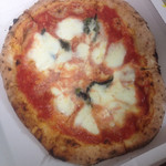 Pizzeria Pancia Piena - フレッシュトマトのマルゲリータ（1700円＋税）