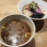 R+ 隠れ家すぎるラーメン屋 - 山椒東京ブラックXつけそば（2025年5月）