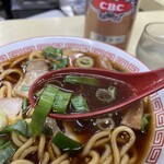 中華そば 麺屋7.5Hz - この太ネギとブラックスープがたまらん