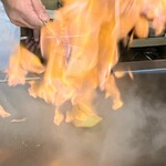 けやき坂 - デザートのマンゴーを目の前でフランベ