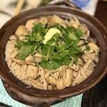 築地 いま津 - 牡蠣とバターキノコの土鍋ご飯