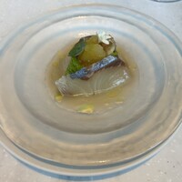 CADRAN - Lunch Course【初夏のプリフィックスコース】
                    ＜Hors-d oeuvre＞
                    愛媛県産　シマアジのマリネとフェンネル
                    シークワーサーのヴィネグレット