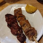 立呑みもつ焼処　柏二丁目酒場 - やきとんセット（２本、やきとんの種類指定は無し）