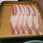 しゃぶ禅 - 山形県産豚バラの追加肉です。一皿目とは、見た目が多少異なります。