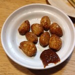 立呑みもつ焼処　柏二丁目酒場 - にんにく揚げ