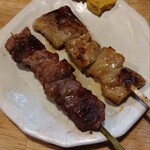 立呑みもつ焼処　柏二丁目酒場 - 左:てっぽう、右:ハラミ
