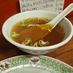 中華そば 東光 - まずはフルサイズのチャーハンと一緒じゃないの？と思う、スープが出てきての