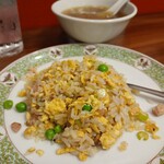 中華そば 東光 - 半チャーハン。これがまた具材や味付けはシンプルなはずなのに旨いのよ！でもここでチャーハンだけではもったいない気がするため、一品料理もいってみたいなあ。