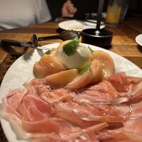 カルネジーオ イースト - 