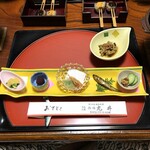 丸井旅館 - 早春の五種盛りとイタドリの胡麻和え