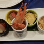 揚州飯店 本店 - 謎の梅干しみたいなプチトマ