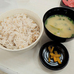 Yakiniku Matsuzaka - ランチのご飯と味噌汁とお新香