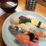 すし処 ひでまる - お寿司１０巻盛り＋赤だし６５０円