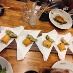 地酒と肴と釜めしのお店 橙 - トウモロコシの天ぷら　しそ挟み魚天ぷら
