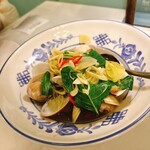 Hoa Tuc - Nghêu hấp sả gừng（はまぐりのレモングラス蒸し ジンジャーソース添え）