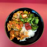 横浜ラーメン 相馬家 - 無料ライス（サビチャ+胡瓜古漬け＋豆板醤）