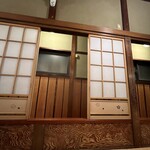 桜なべ　みの家 - 桜がお店の随所にあしらわれてます