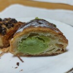 メゾン ムラタ - ピスタチオクリームがぎっしりのコルネ