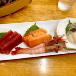 北のどんぶり屋 滝波食堂 - 刺身盛り合わせ