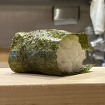 おはなさんのおむすび屋さん - 2個目のおむすび(おかか)