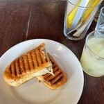 イリス ブレッド&コーヒー - 