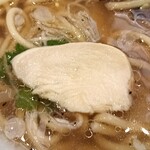 麺スタイル谷本家 - 下に隠れてる鶏むねのチャーシュー