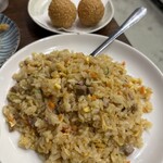 酔笑酒場 - 思ったより具材多めの炒飯。麻婆かけて味変
