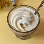 淀川カドヤ - クリームコーヒー　200円(税込)  ※ちなみに、コーヒー自体は、缶コーヒーのミルクコーヒー並みに甘い