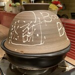 豚農家直営 肉バル BooBooキッチン - お店のスタッフさんが焼き上げた特製鍋〜