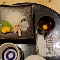 おたる政寿司 本店 - 名物いかソーメン。鶉の卵にウニを溶いていただくという贅沢品。こちらのお店はサカナクションの山口一郎さんの小中学校の時の同級生の方が３代目とのこと。