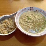一楽ラーメン - やきめしとラーメンは最高のセットやね！