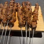 サラム小尾羊 - ラムと牛肉の串焼き
