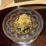 焼き鳥 こと - 押岡地鶏もものタタキと黄ニラ