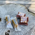 Izumiya Denbee - くるみ団子220円　ころころくるみ180円