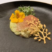 JINBO MINAMI AOYAMA - スペシャリテのバーニャカウダー。中にお野菜がたくさん。