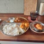 Spice Bar モンカリー - ポークカリープレート＋チキンのミニカレー。1300円+300円＝1600円(税込)