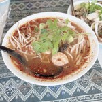 タイキッチン チャバ - トムヤムヌードルです。もやしが乗ってます