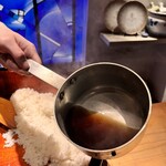 初音鮨 - 目の前で酢飯に仕上げる