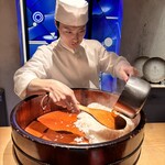 初音鮨 - 目の前で酢飯に仕上げる