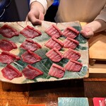 初音鮨 - 60度のお皿で鮪のストレスを無くす！