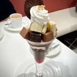 タカノフルーツパーラー - バナナチョコレートパフェ